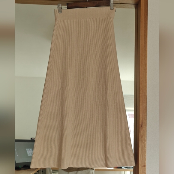 Sezane Naelle Skirt - Picture 2 of 4